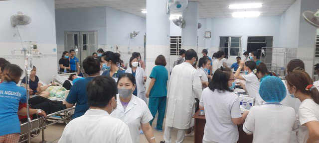 Đồng Nai: Gần 100 công nhân nhập viện sau khi ăn bánh đa, mì quảng - 2