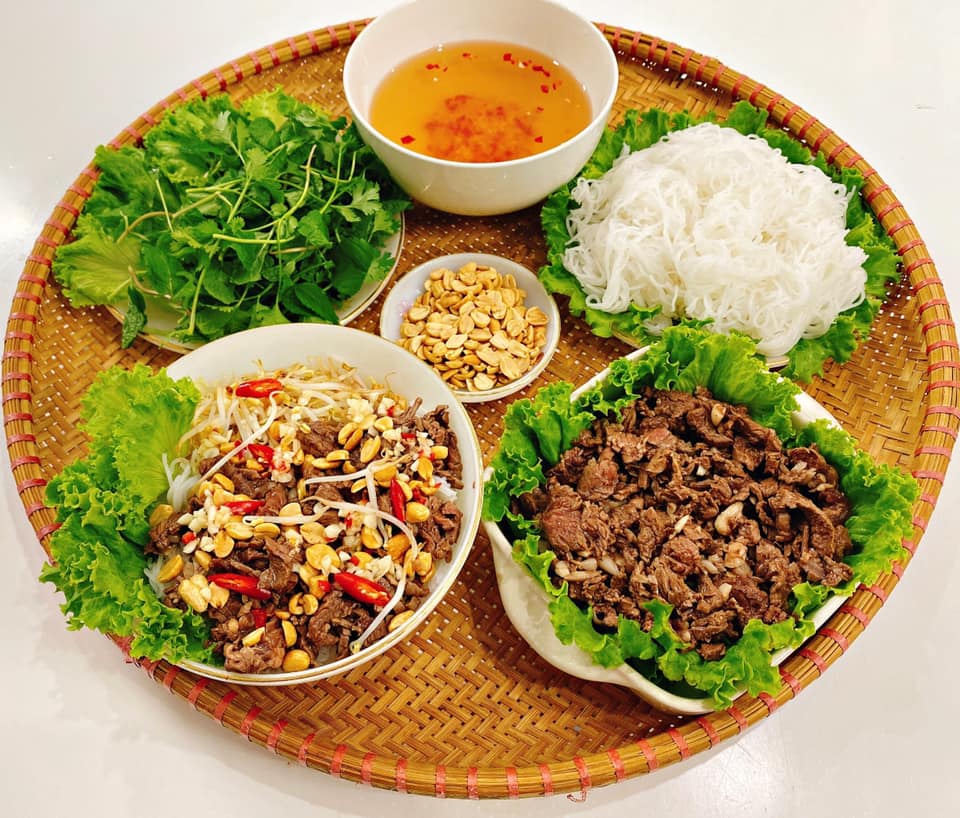 Bún trộn thịt bò