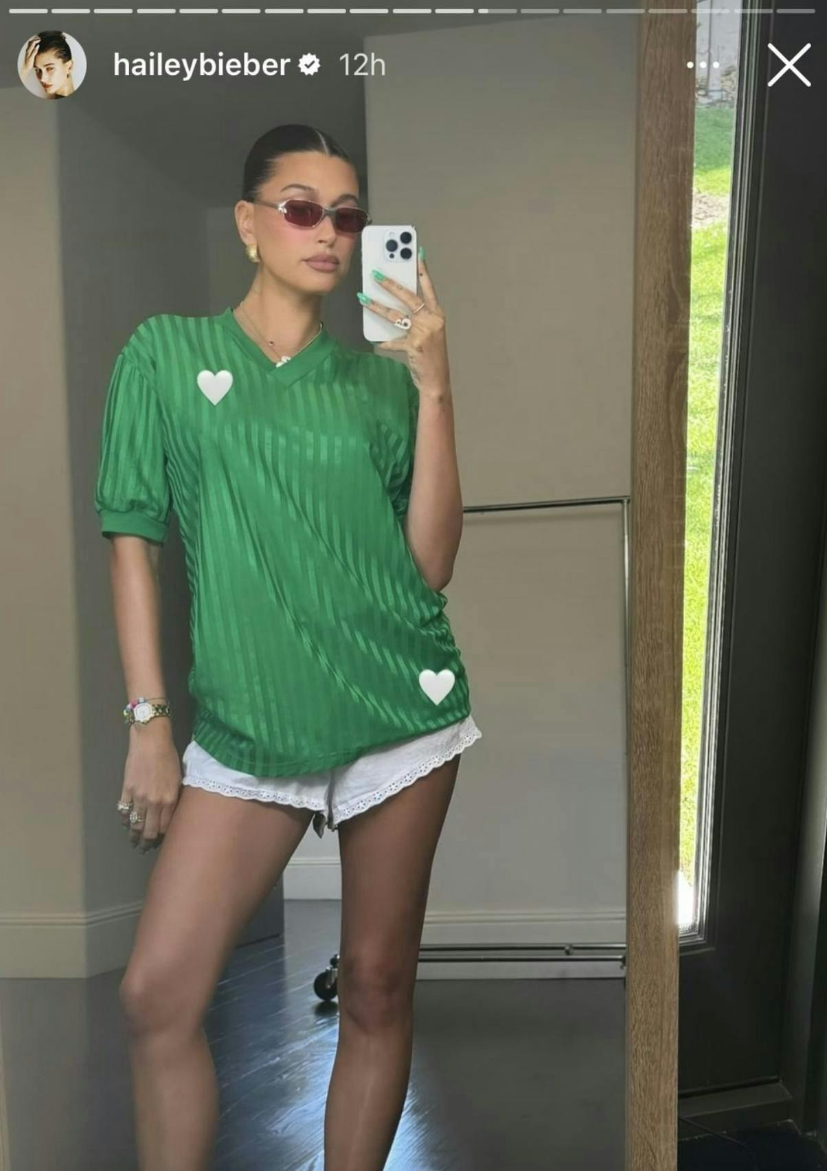 Hailey Bieber thêm phong cách cool-girl chic vào trang phục bà bầu - 5