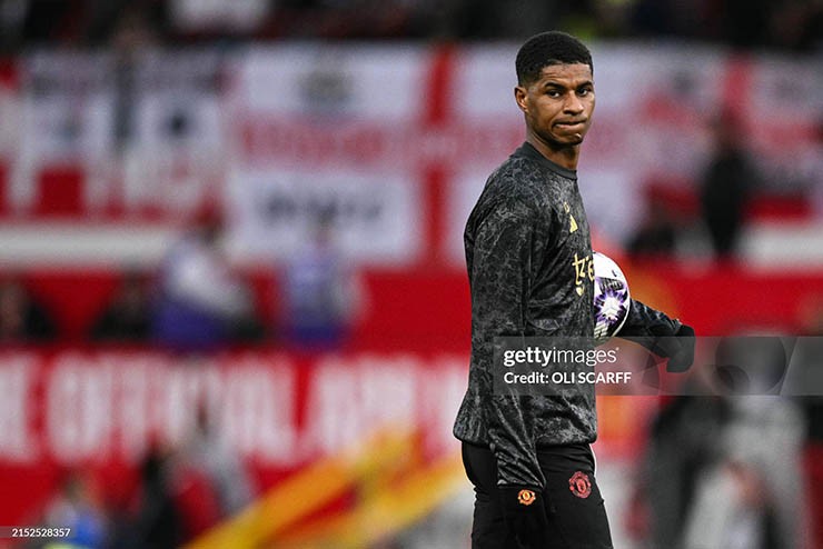 Ngán ngẩm Rashford tranh cãi với CĐV MU, "cay mũi" ngồi dự bị - 3