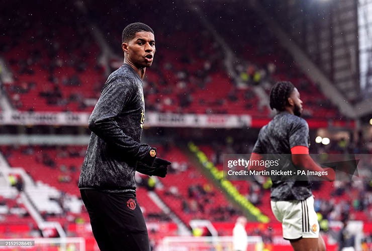 Ngán ngẩm Rashford tranh cãi với CĐV MU, "cay mũi" ngồi dự bị - 6