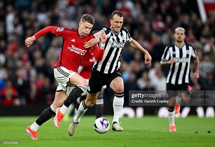 Màn so kè giữa MU và Newcastle diễn ra căng thẳng