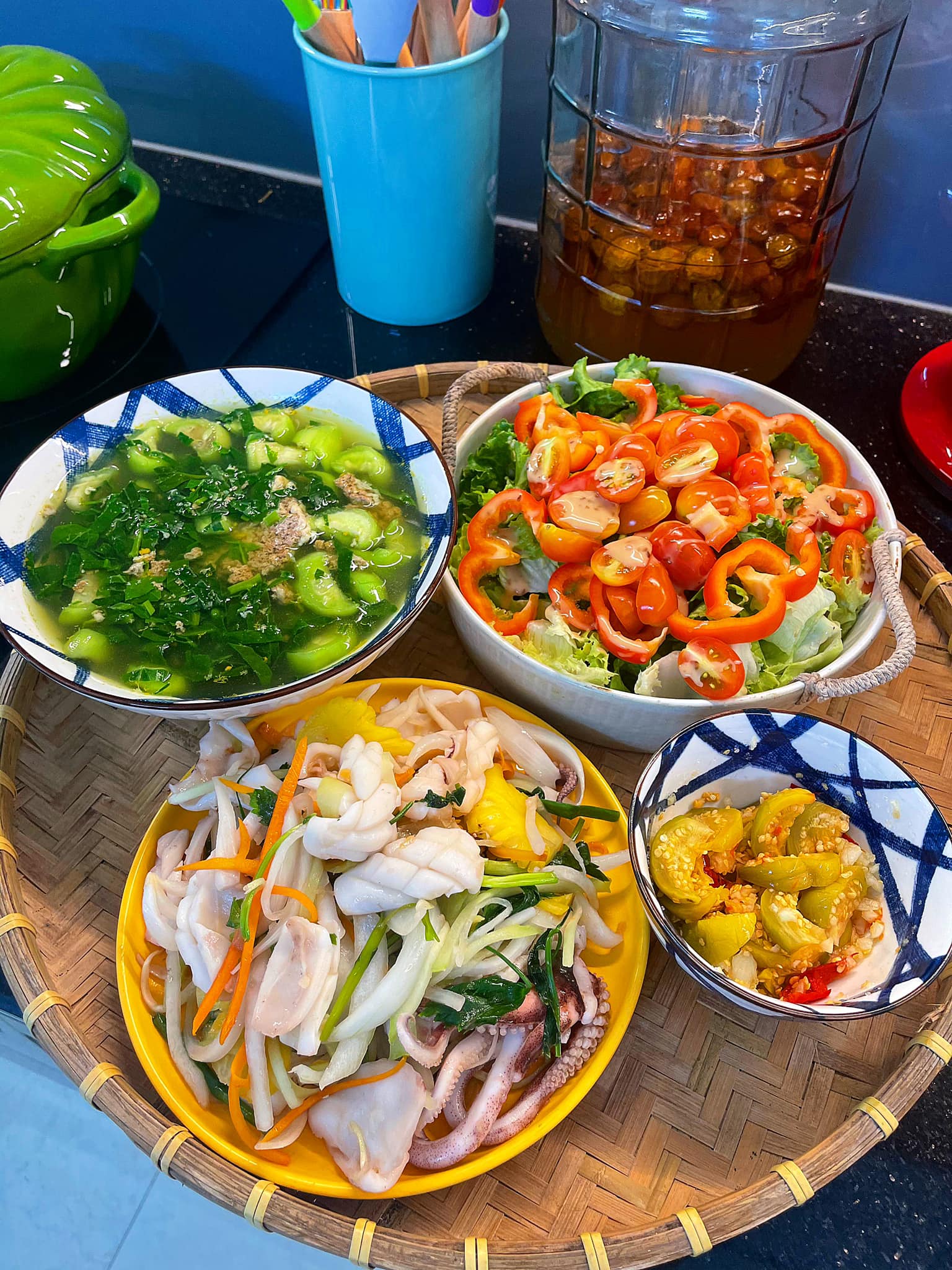 Canh cua - Mực xào - Salad rau củ - Cà muối xổi