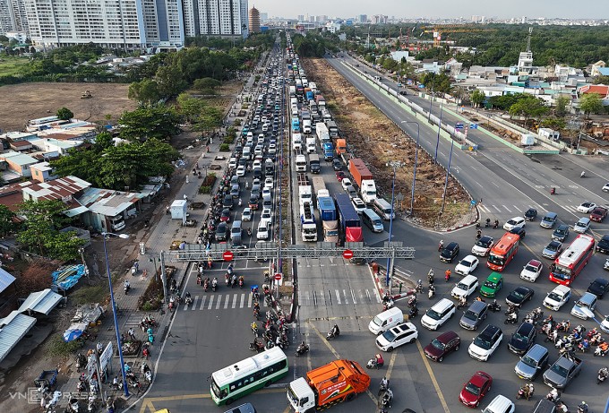 Ùn tắc ở nút giao An Phú, tháng 5/2024. Ảnh: Gia Minh