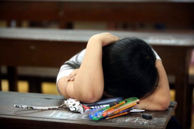 Áp lực thi cử khiến nhiều học sinh bị stress.