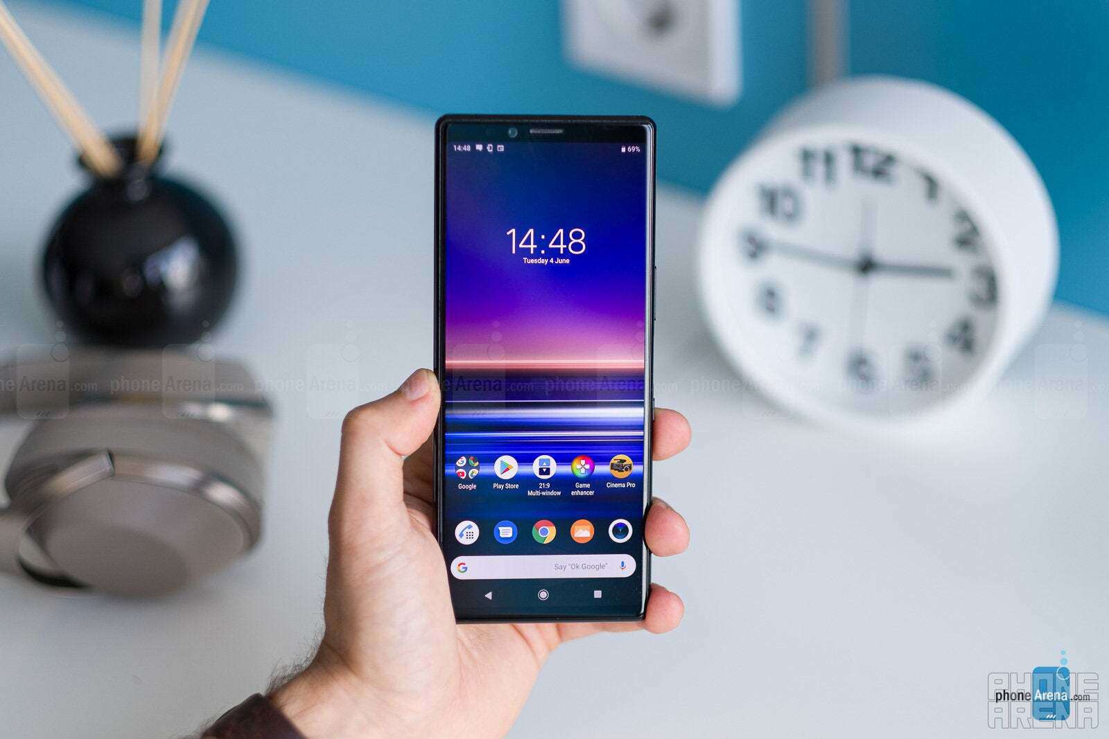 Many Sony phones have screens that are too long.