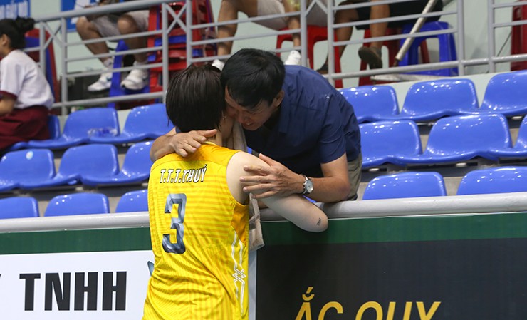 Đỉnh cao bóng chuyền nữ Việt Nam: Thanh Thúy khóc vì "người đặc biệt", Ninh Bình vào chung kết - 9