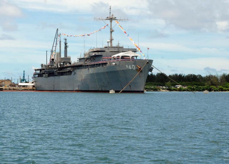 Tàu USS Frank Cable.