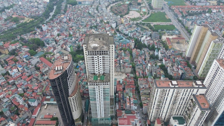 Golden Millennium Tower là dự án tổ hợp văn phòng, trung tâm thương mại và chung cư cao cấp với thiết kế tòa tháp 39 tầng nổi và 3 tầng hầm. Dự án có khoảng 500 căn hộ, với vốn đầu tư hơn 900 tỷ đồng.