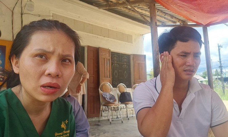 Chị Nguyễn Thị Trúc Lệ đau đớn vì mất con gái. Ảnh: LT