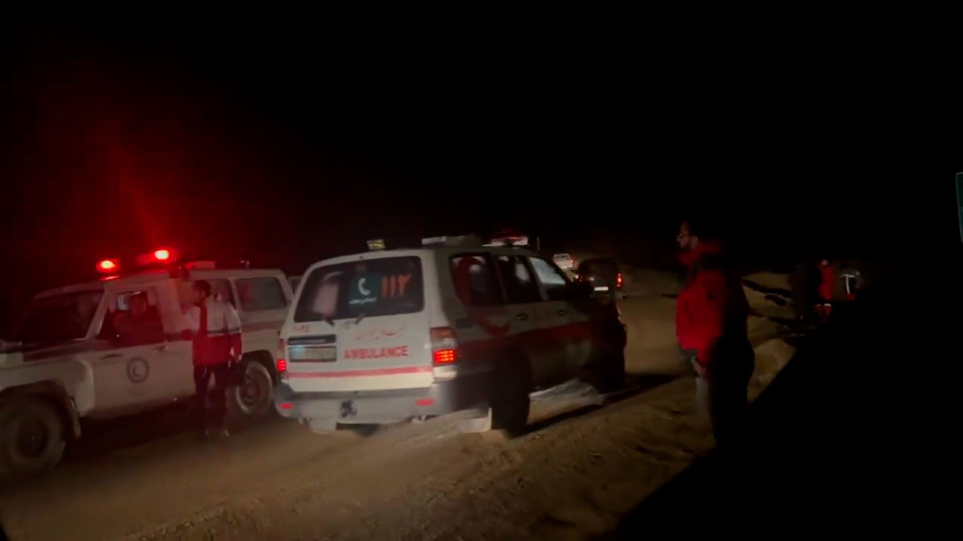 Lực lượng cứu hộ Iran hiện vẫn đang nỗ lực tìm kiếm trong đêm.