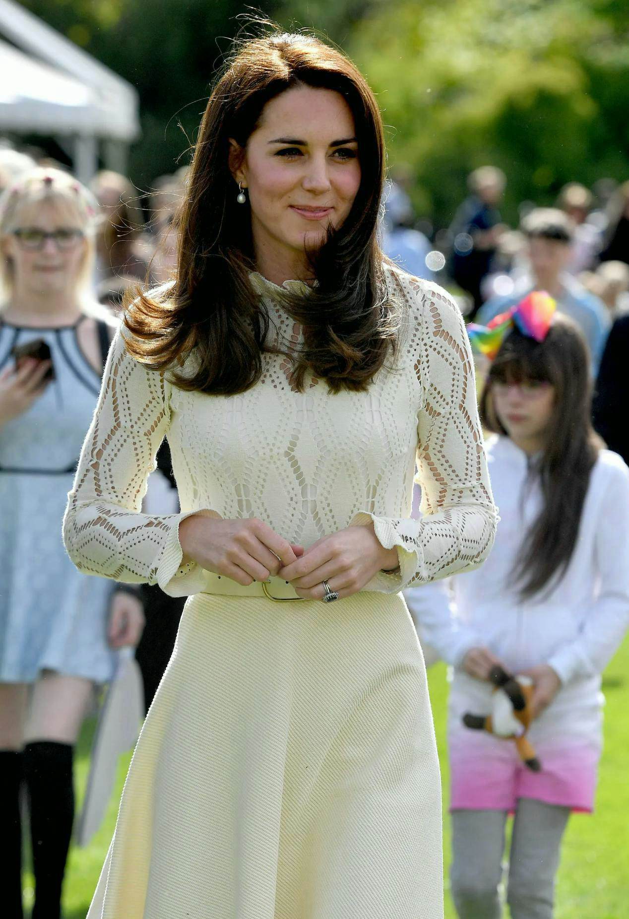 Kate Middleton không bao giờ mặc màu gì? - 6