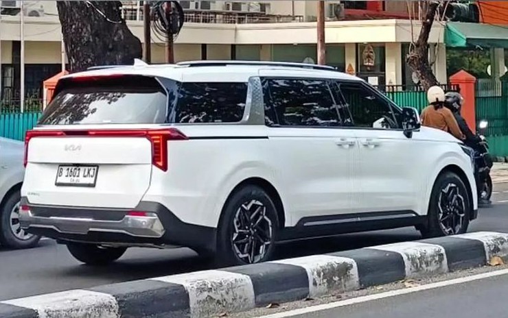 Lộ ảnh KIA Carnival 2025 chạy thử trên phố - 2