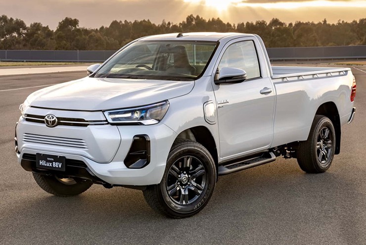 Toyota đẩy nhanh sản xuất xe bán tải Hilux điện tại Thái Lan - 1