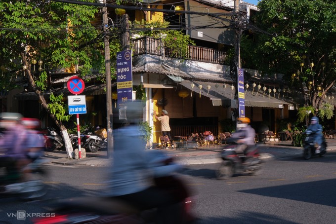 Nhà đất của Vũ "Nhôm" tại 73 Nguyễn Thái Học hiện cho thuê kinh doanh quán cà phê. Ảnh: Nguyễn Đông