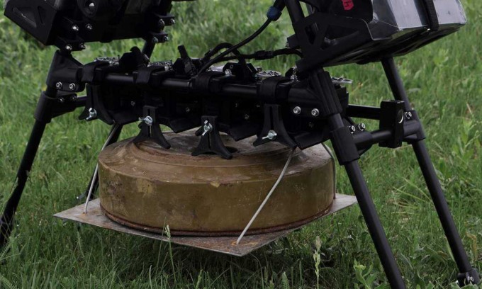 Drone có khả năng thả mìn TM-62 của Ukraine. Ảnh: Militarnyi