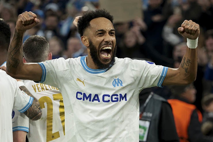 Aubameyang tỏa sáng trong màu áo Marseille