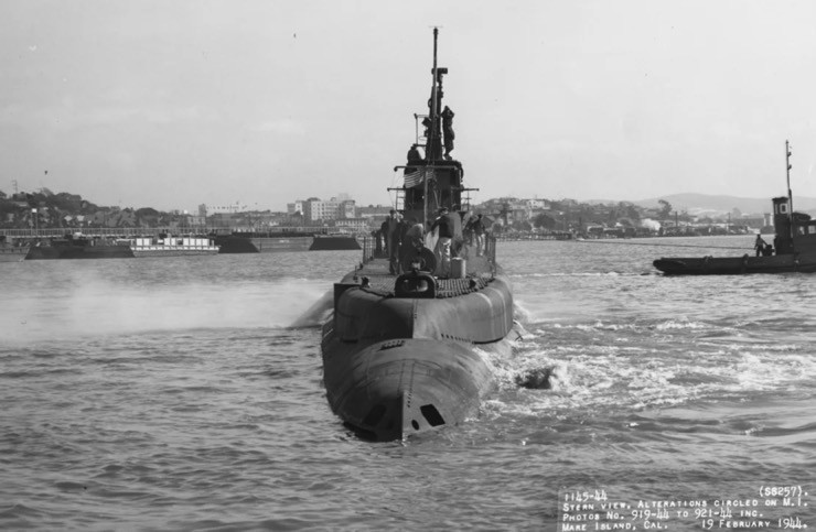 Tàu ngầm USS Harder di chuyển trên biển vào ngày 19/2/1944.