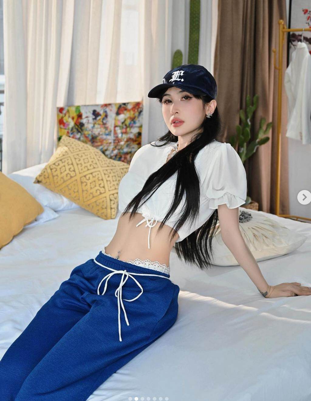 Bà xã Minh Nhựa chuộng style áo ngắn, croptop - 9