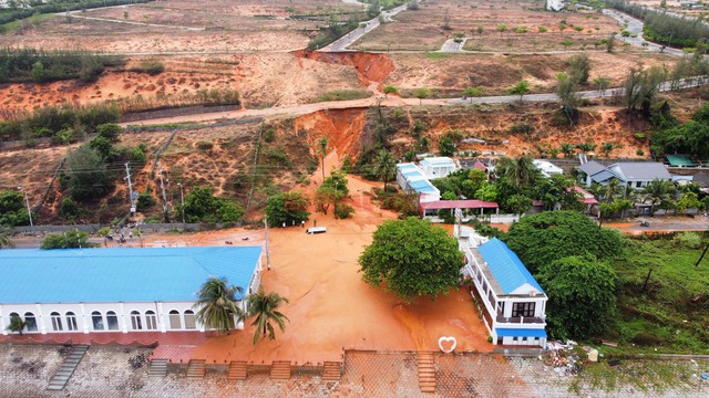 Vị trí sạt lở tại Mũi Né nhìn từ trên cao