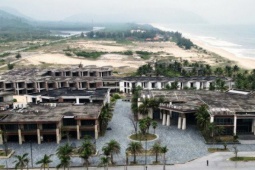 Cận cảnh những biệt thự ‘ma’ bên vịnh biển đẹp nhất thế giới