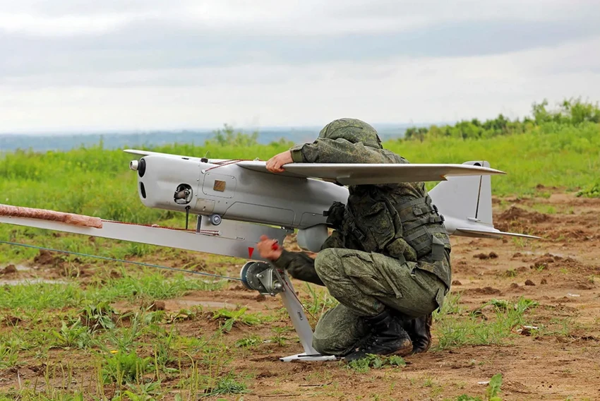 Binh lính Nga điều khiển UAV Orlan-10. Ảnh: Russian Defense Ministry
