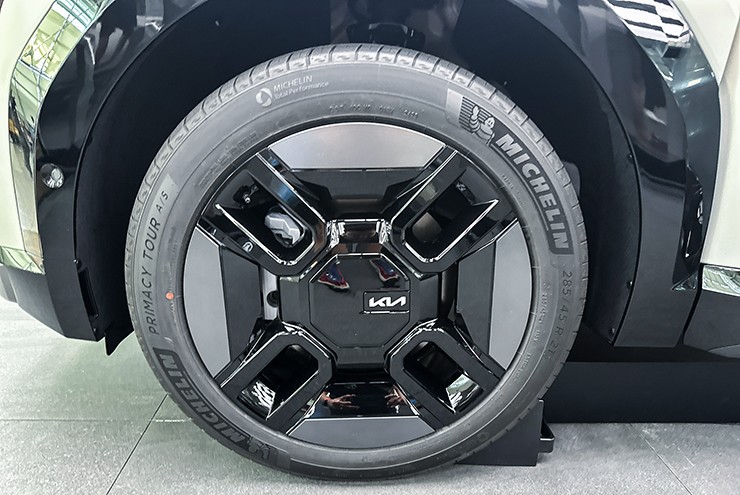 Chi tiết mẫu xe điện KIA EV9, giá từ 1,4 tỷ đồng - 9