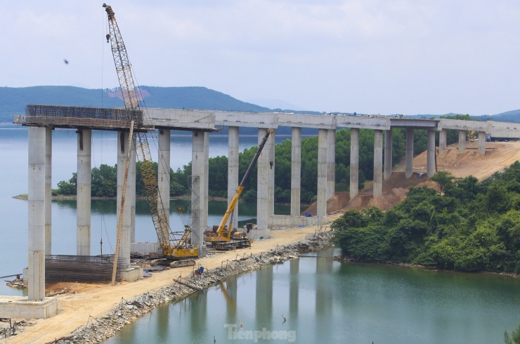 Những cây cầu băng rừng, vượt sông hồ trên cao tốc qua Hà Tĩnh - 7