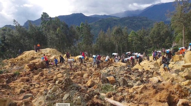 Trận lở đất chôn vùi hàng trăm ngôi nhà ở Papua New Guinea. (Ảnh: Reuters)