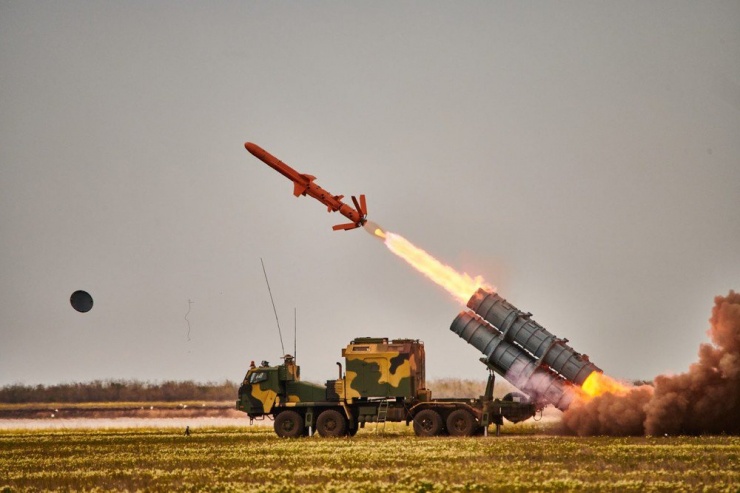 Một vụ phóng tên lửa diệt hạm Neptune. Ảnh: Oleksiy Bobovnikov/MILITARNYI