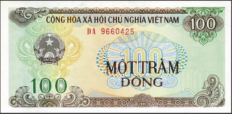 Mặt trước tờ 100 đồng in hình Quốc Huy, hoa văn. Ảnh: Wiki