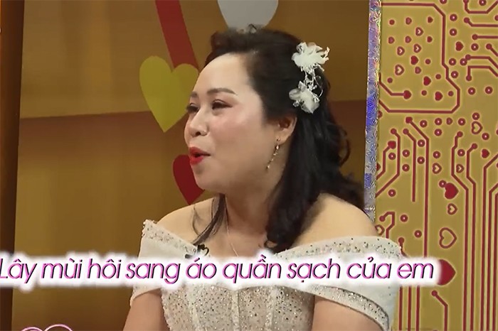 Bị vợ chê “hèn”, anh chồng 