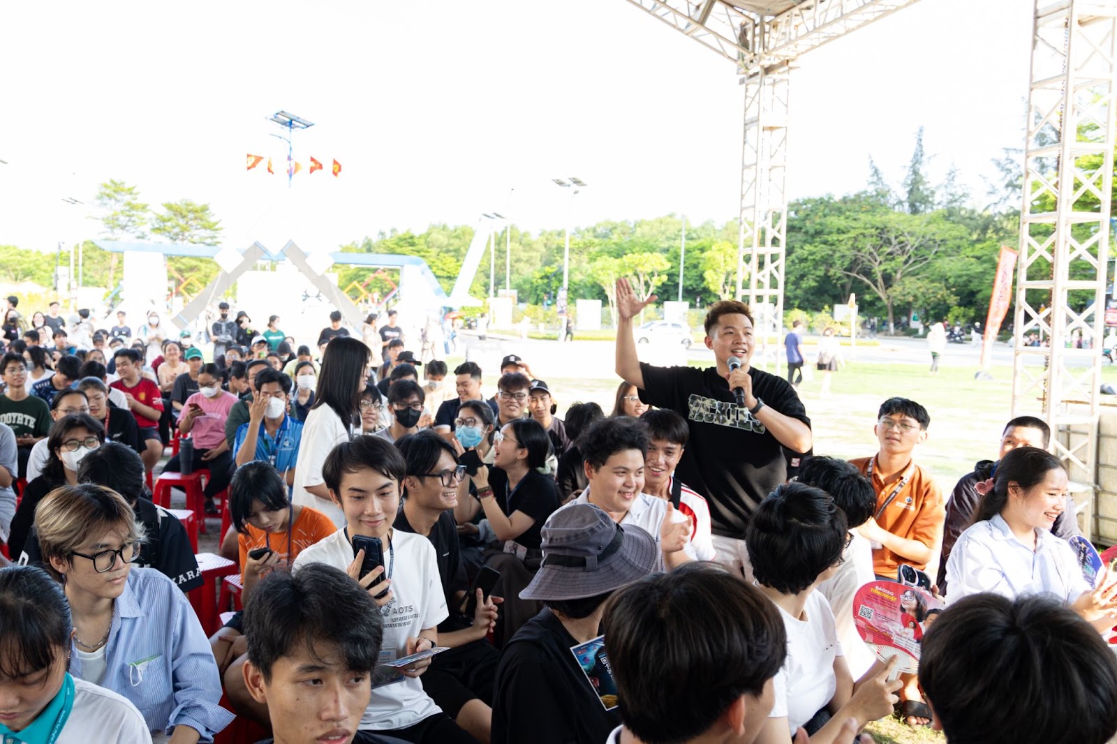 Hàng vạn sinh viên nô nức tụ họp tại Lễ hội âm nhạc School Fest để vui chơi, thu thập quà ‘khủng’ - 8