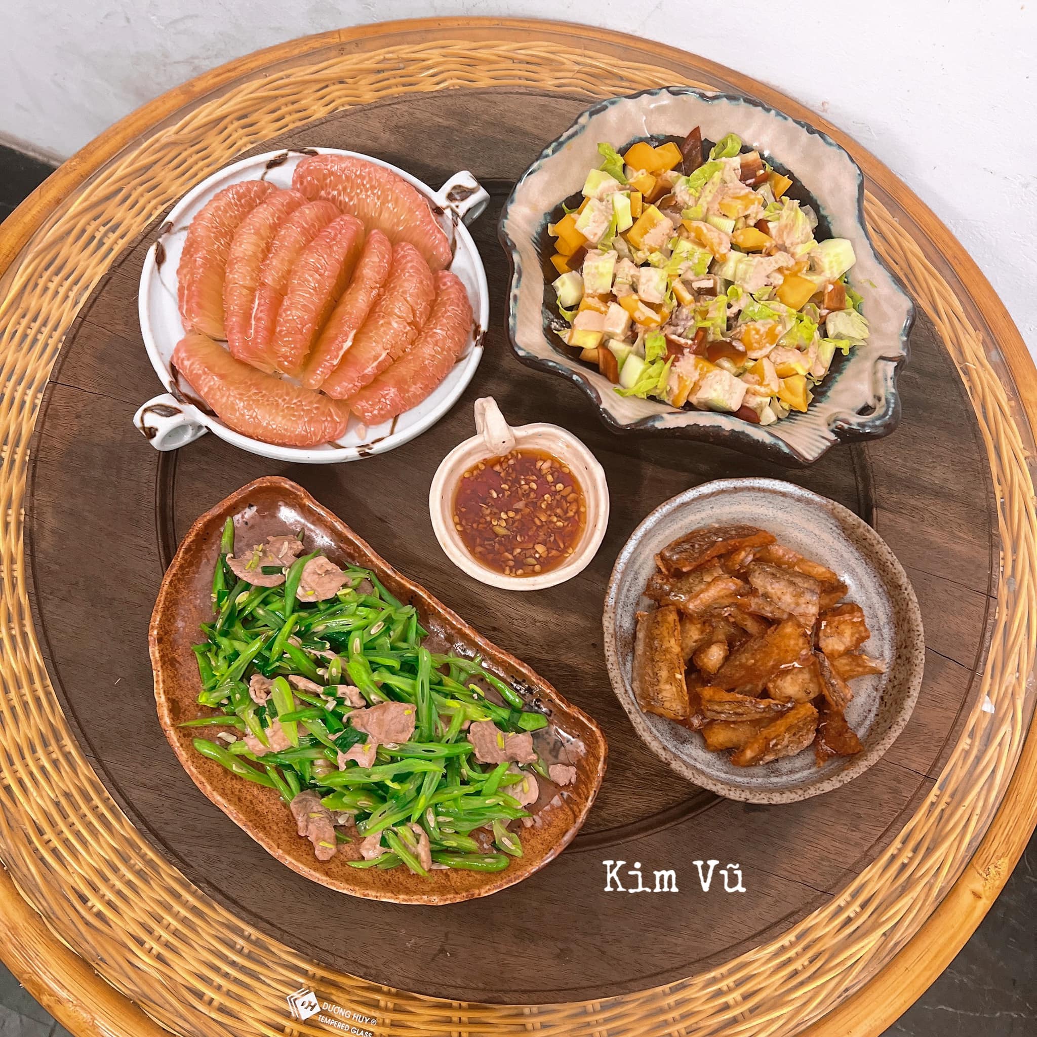 Cá mối chiên giòn + Thịt nạc xào đỗ + Salad rau củ + Bưởi da xanh