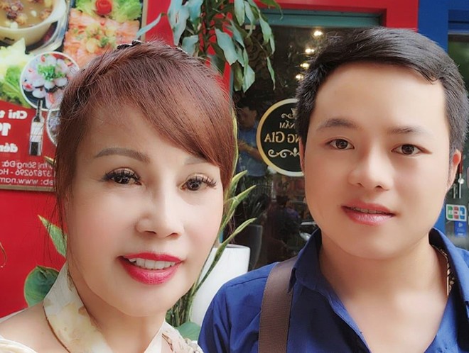 Ở tuổi 69, cô Thu Sao có cuộc hôn nhân hạnh phúc bên chồng trẻ