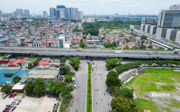 Cách đó khoảng 4km, Sở GTVT cũng đang nghiên cứu xây dựng hầm chui đường Hoàng Quốc Việt kéo dài với đường Phạm Văn Đồng và kết nối với phố Trần Vỹ.