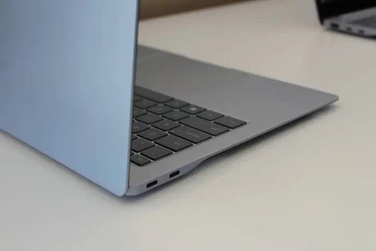The 14-inch version of the Galaxy Book4 Edge is thinner than the MacBook Air.