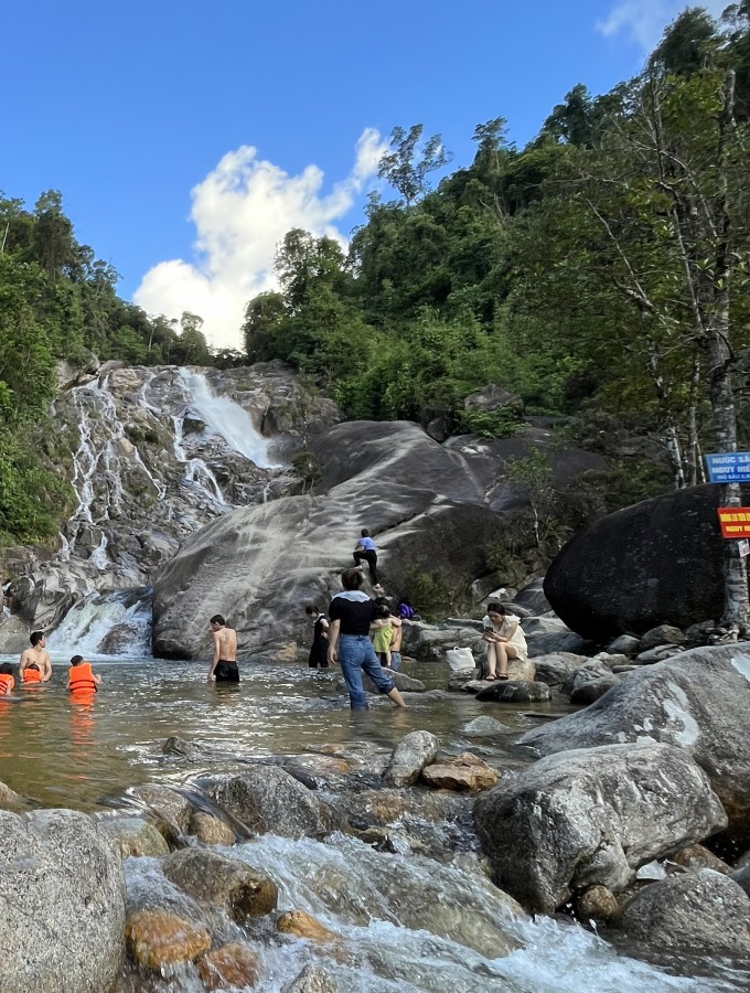 Hiểm họa chụp ảnh sống ảo