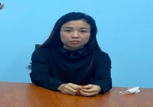 Nghi phạm Nguyễn Thị Trang tại cơ quan công an