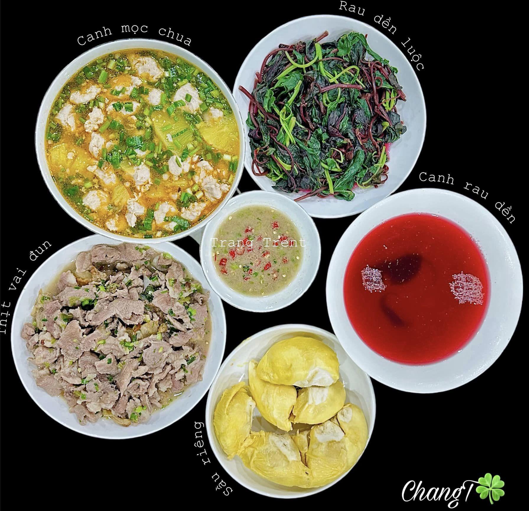 Canh mọc chu + Rau dền luộc + Canh rau dền + Thịt rang + Sầu riêng