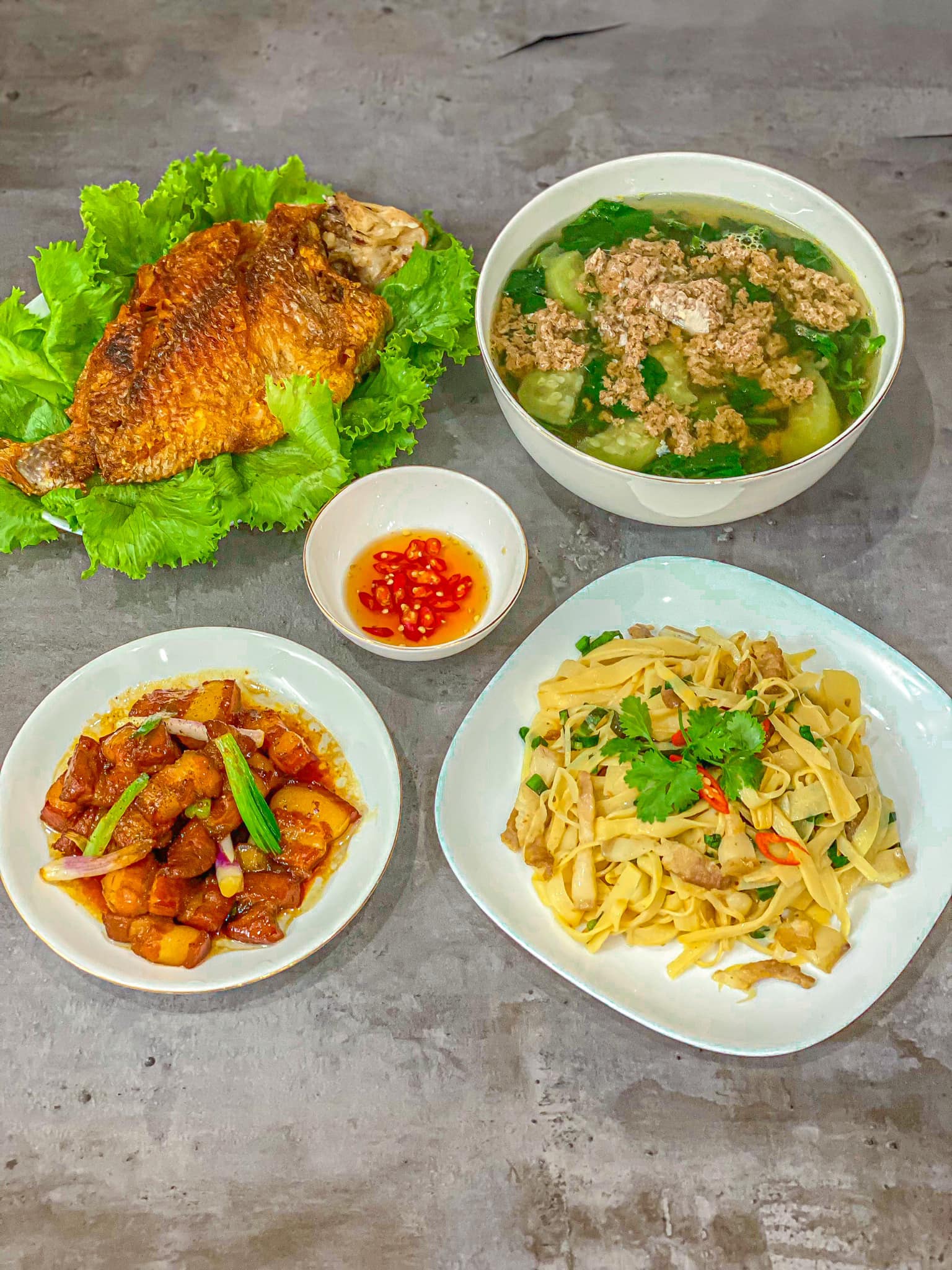 Cá diêu hồng chiên - Thịt kho - Măng xào ba chỉ - Canh cua