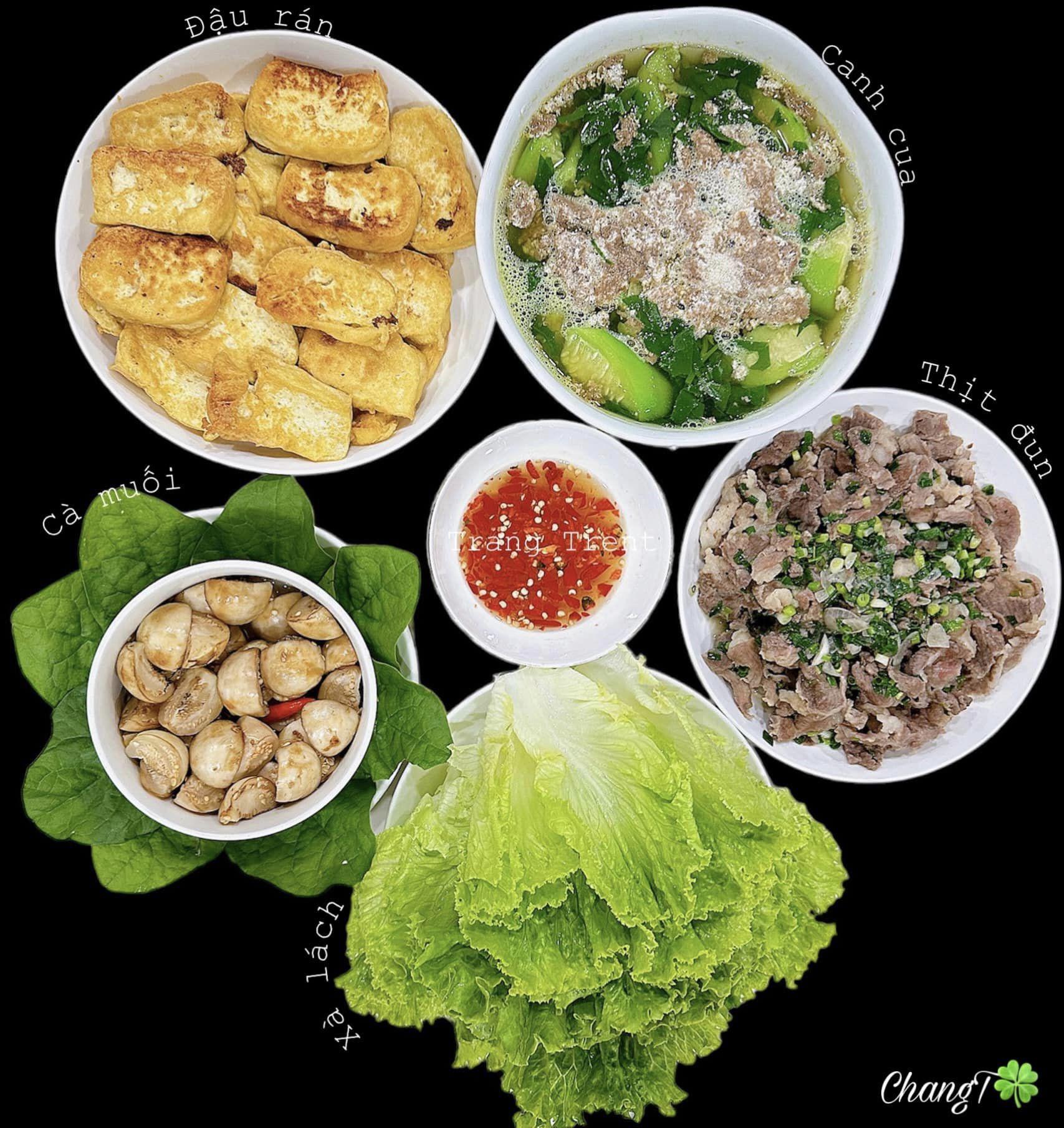 Canh cua + Thịt nạc vai rang + Đậu rán + Cà muối