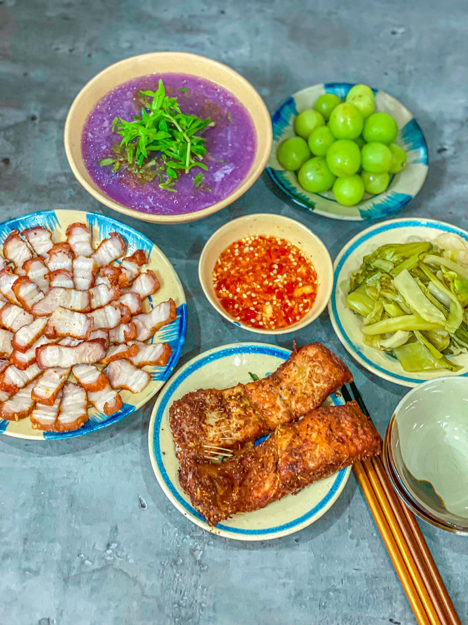 Ba chỉ quay - Phi lê cá basa chiên sả - Canh khoai mỡ tôm tươi