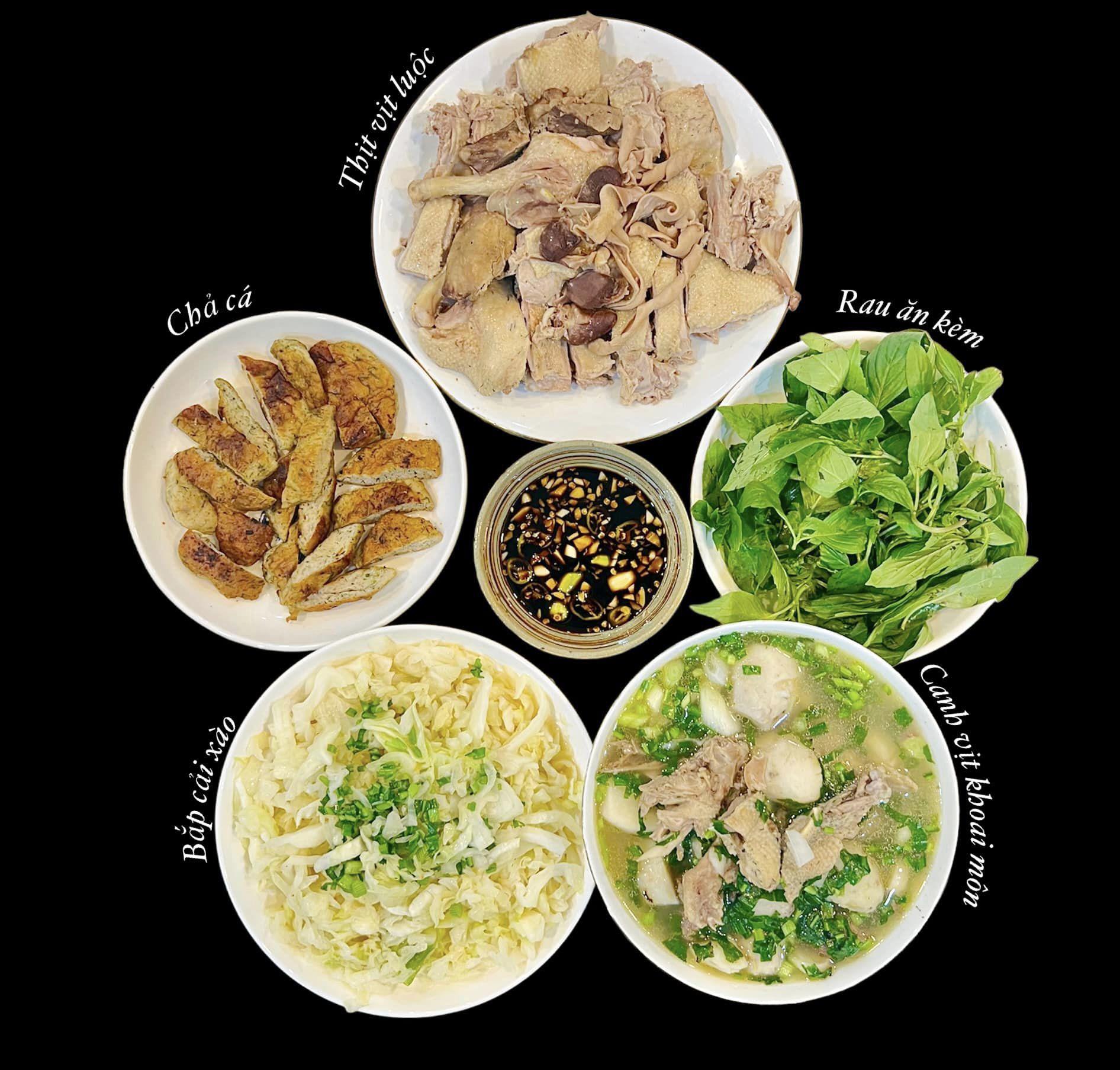 Vịt luộc + Canh vịt khoai môn + Chả cá + Bắp cải xào