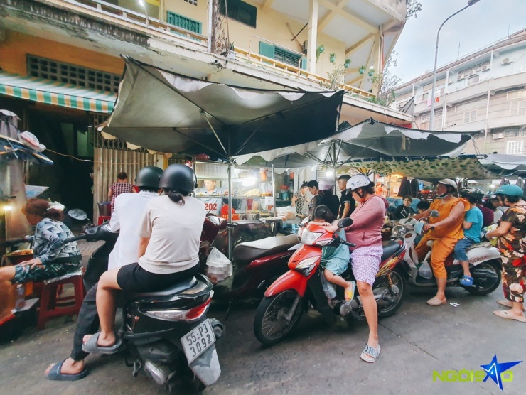 Cầm 200.000 đồng food tour một vòng &#39;chợ nhà giàu&#39; hơn 100 năm tuổi - 2