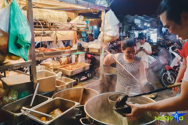 Cầm 200.000 đồng food tour một vòng &#39;chợ nhà giàu&#39; hơn 100 năm tuổi - 9