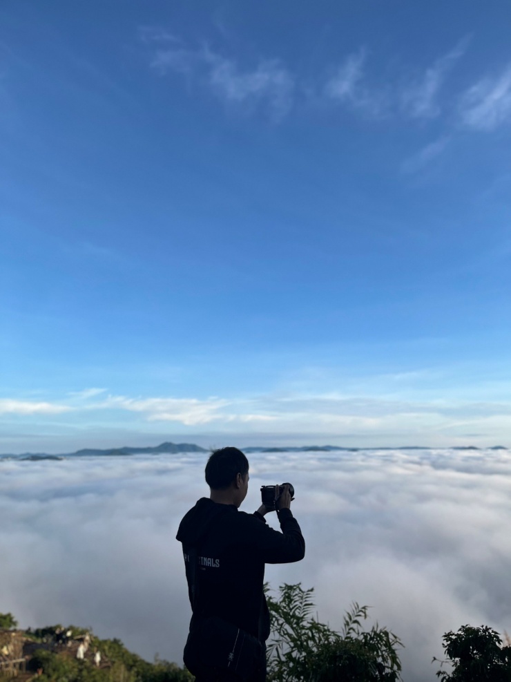 Đón bình minh bồng bềnh giữa 'biển' mây tại Đà Lạt