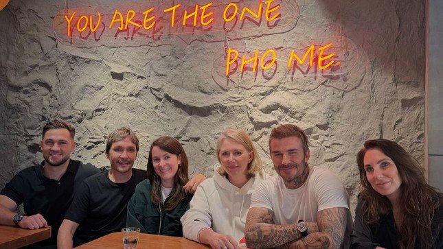 David Beckham ăn phở, nem rán Hà Nội - 1