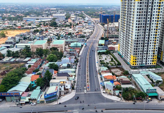 Đường có chiều dài tuyến hơn 3 km, qua 3 địa bàn phường Đông Hòa, phường Bình An và phường Bình Thắng (TP.Dĩ An). Tuyến đường được trải thảm nhựa với 6 làn xe, dân cư đông đúc, nhiều chung cư cao tầng, khu đô thị hai bên tuyến đường đã hình thành.