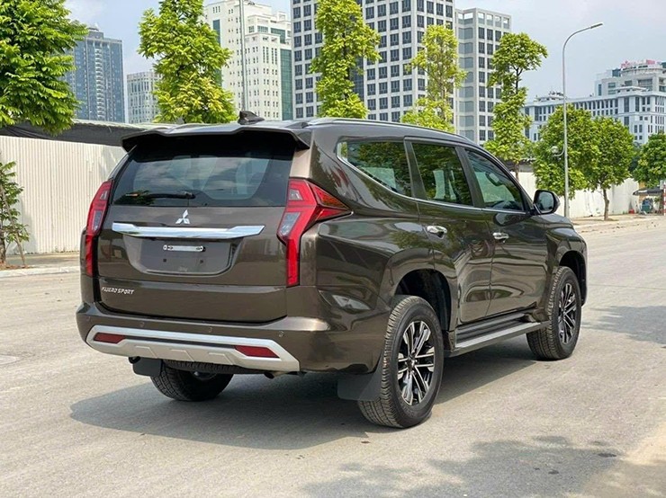 Giá xe Mitsubishi Pajero Sport giảm sâu tới 300 triệu đồng - 2